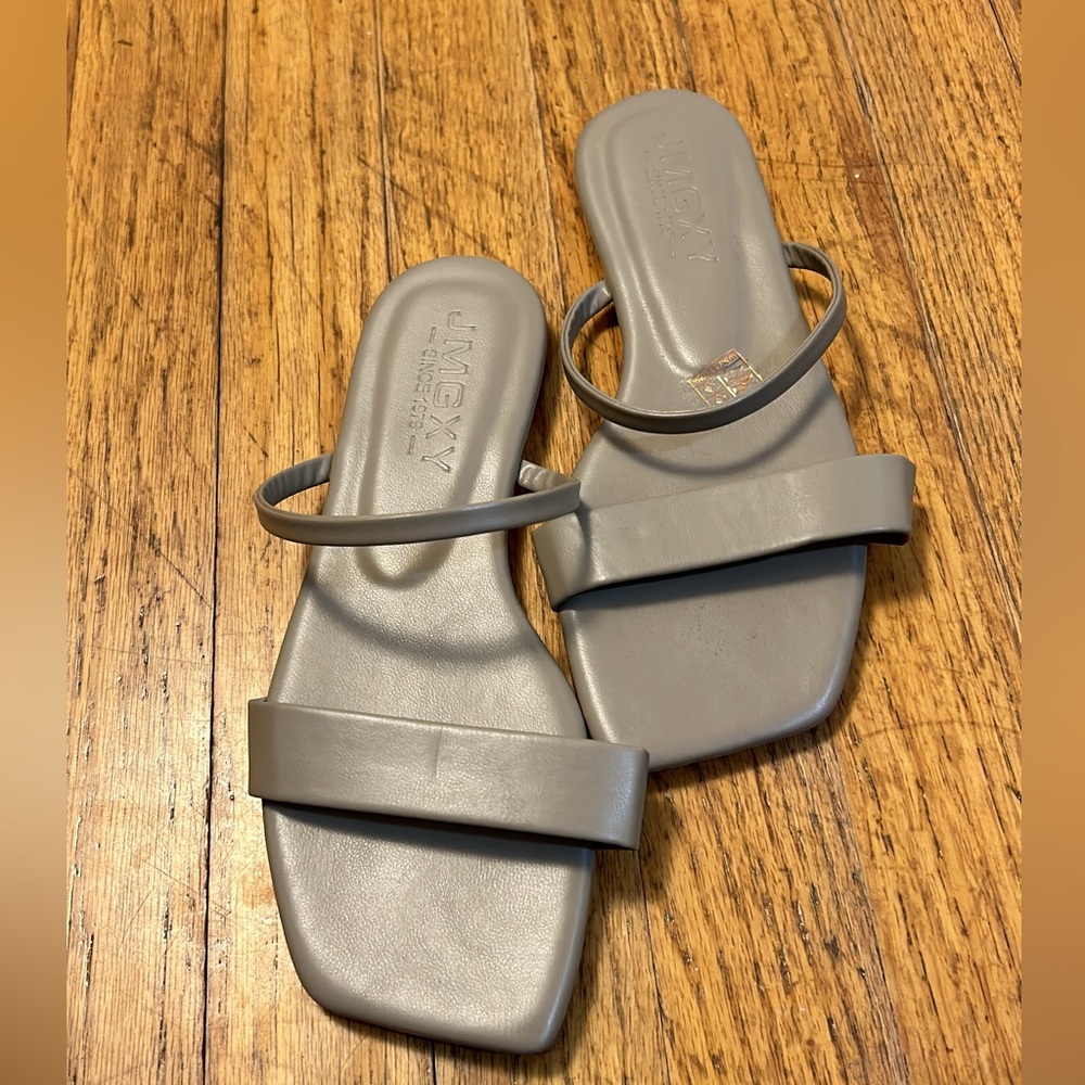 Square toe Flats